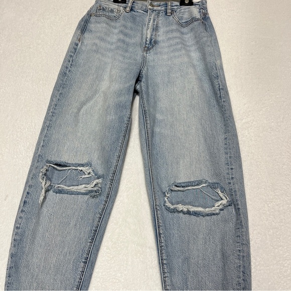 American Eagle Women's Jeans Distressed Relaxed Mom Light Wash Size 2 - Picture 3 of 16